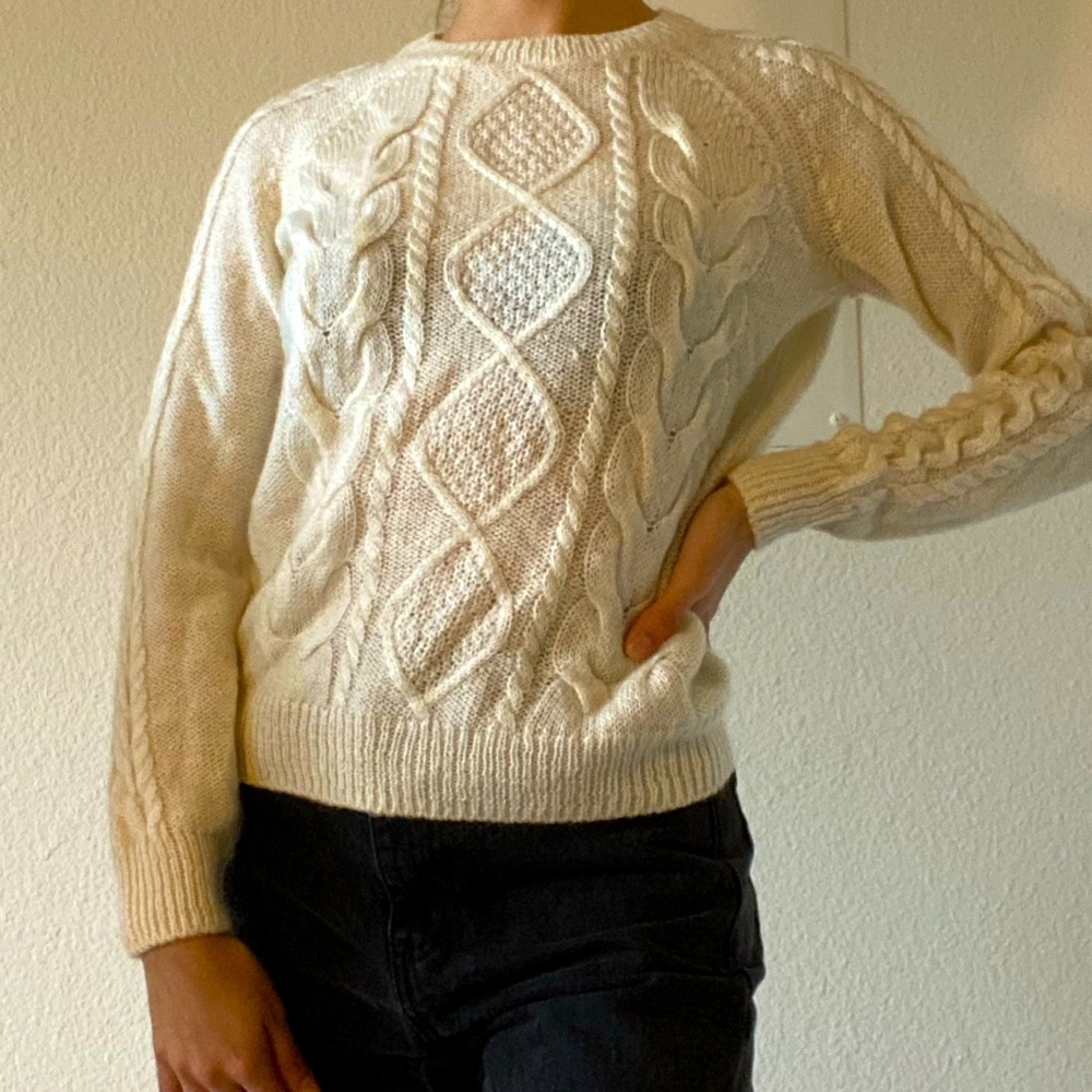 Knitted long sleeve sweater